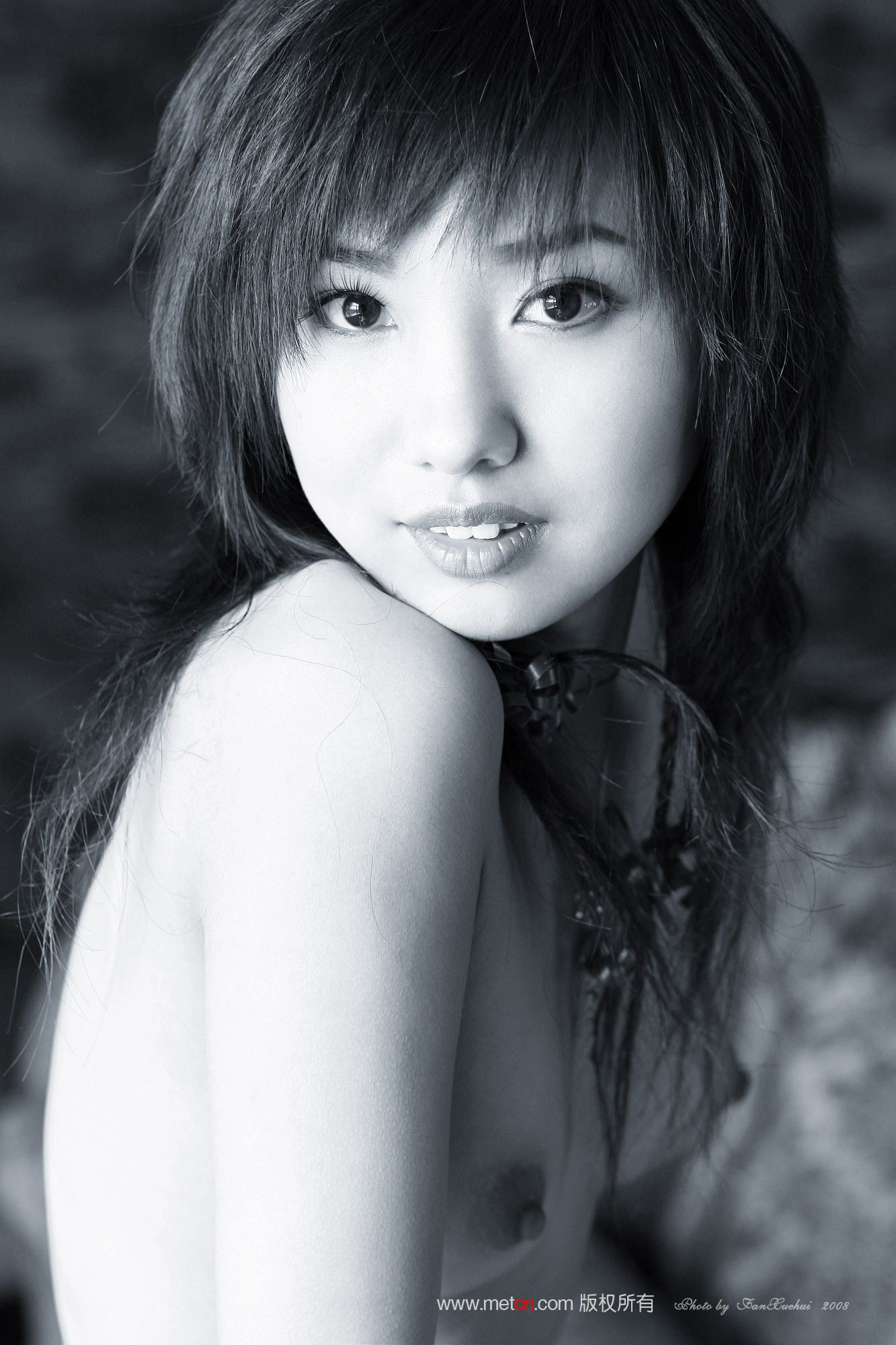 柳菁菁-白色背景前的美女